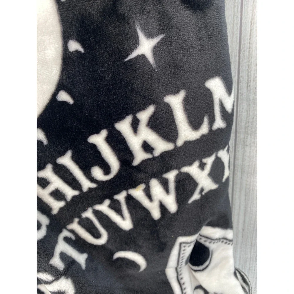 Deco plush throw